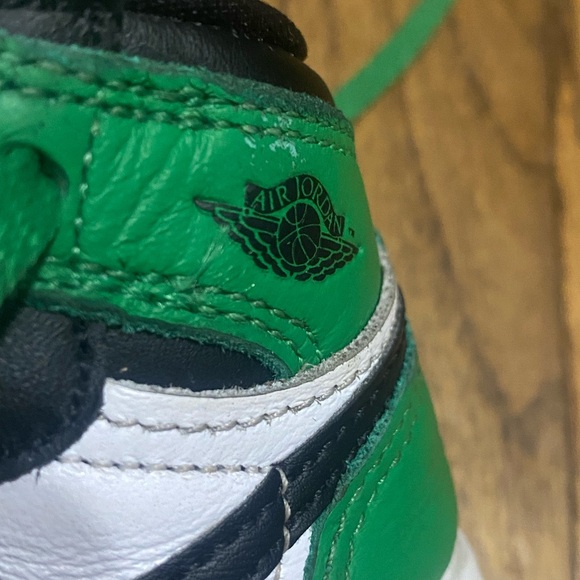 Nike Air Jordan 1 Retro High OG - Picture 6 of 8